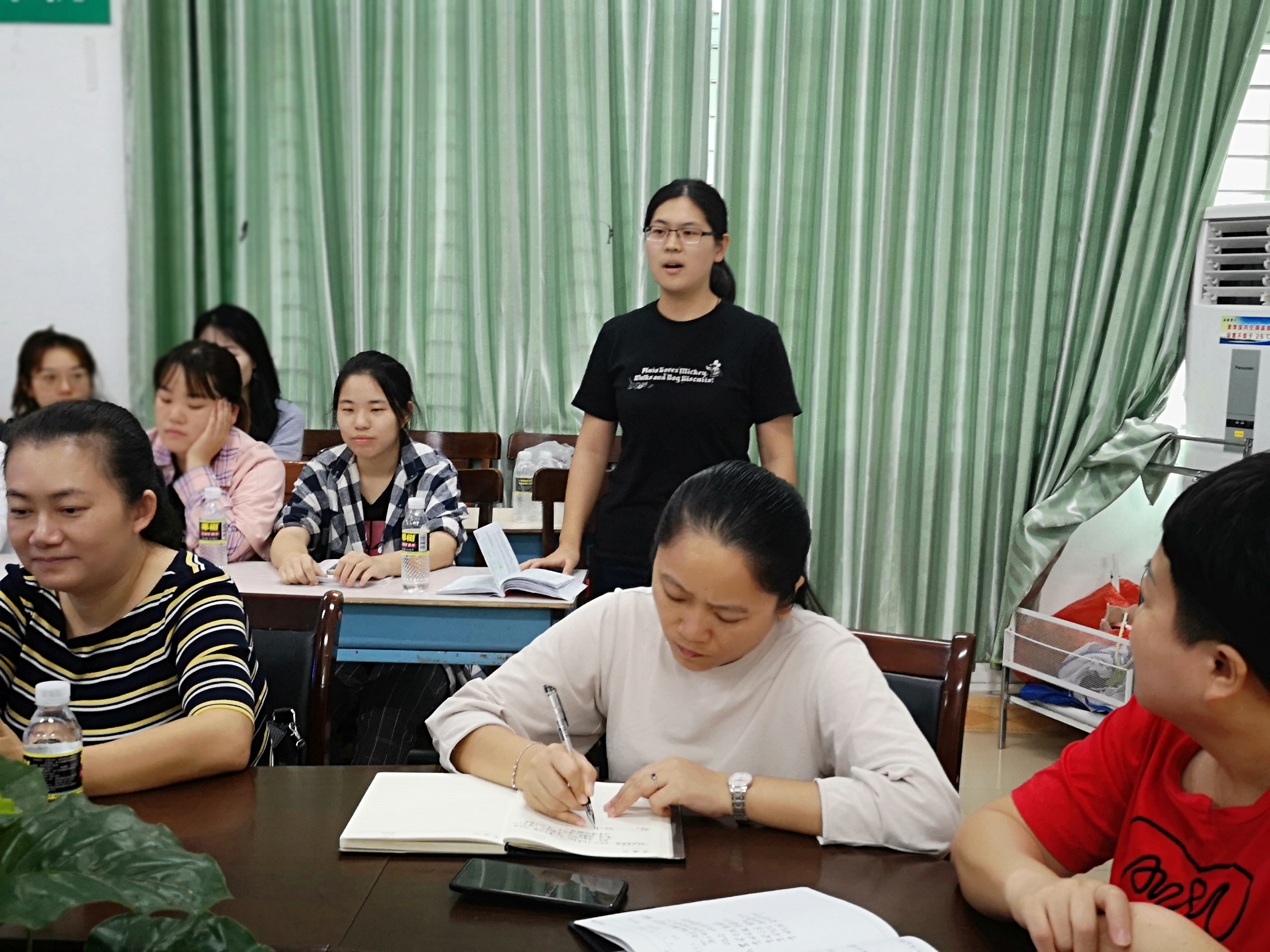 美术学院开展2016级美术学、书法学专业学生毕业实习检查工作