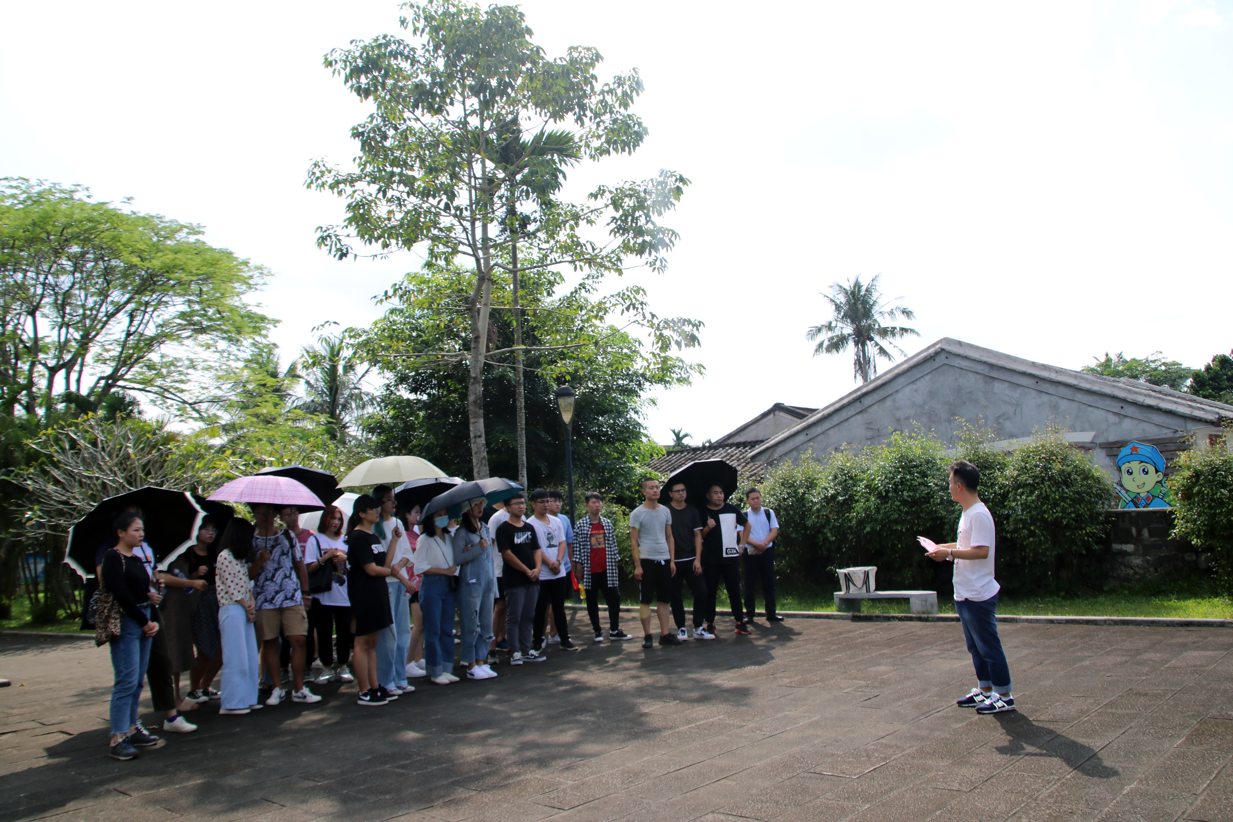 美术学院党委组织“勇当先锋，做出表率”主题党日活动