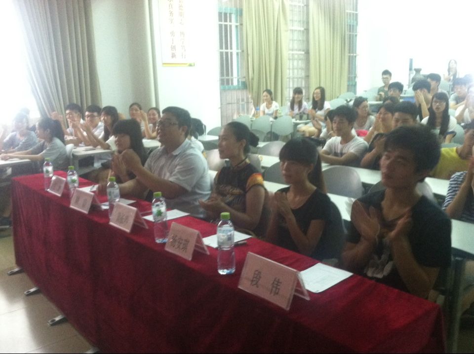  丰富多彩 争奇斗艳-记美术学院宿舍文化节检查宿舍卫生和知识竞赛