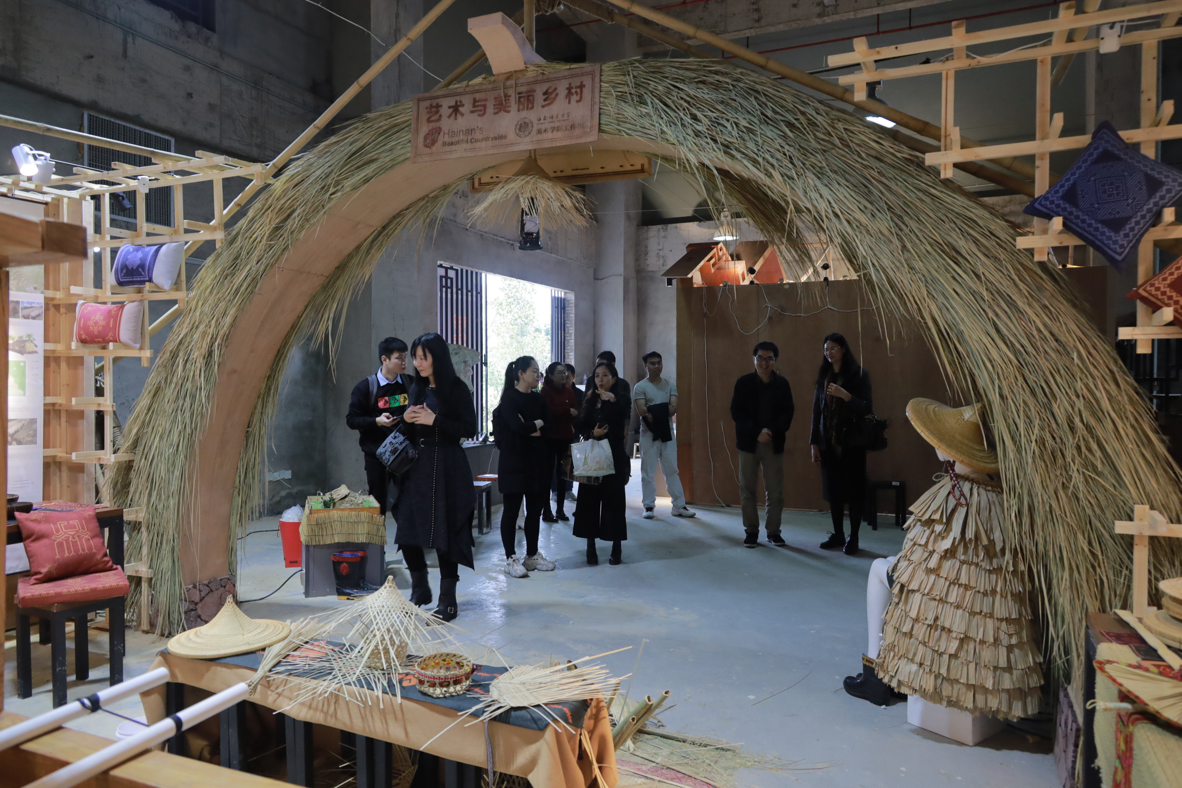 广西大学艺术学院代表团一行莅临我院交流调研