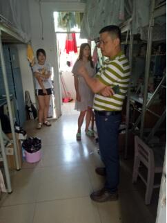 美术学院领导深入学生宿舍排查安全隐患