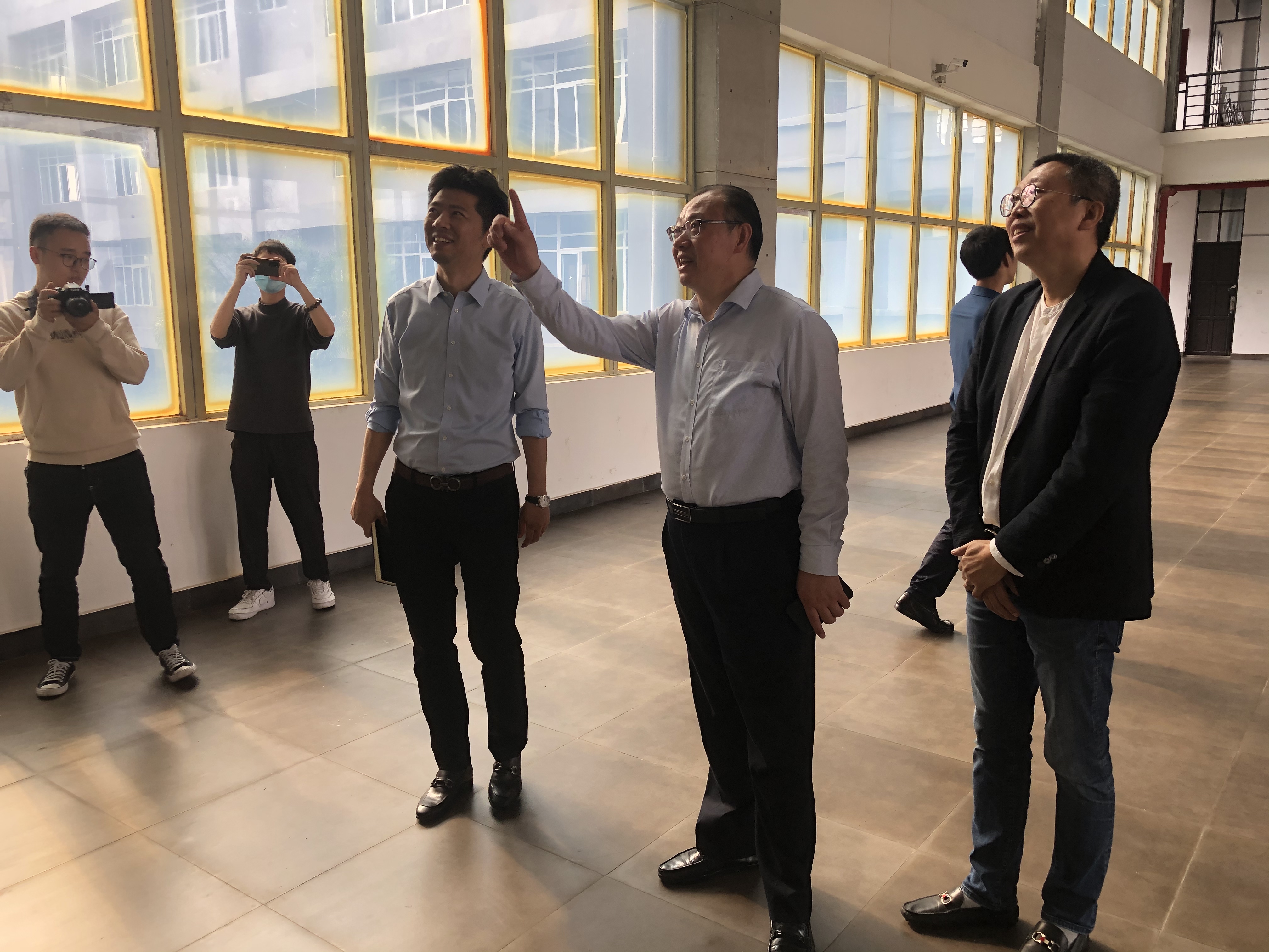 李森副校长到美术学院进行开学检查