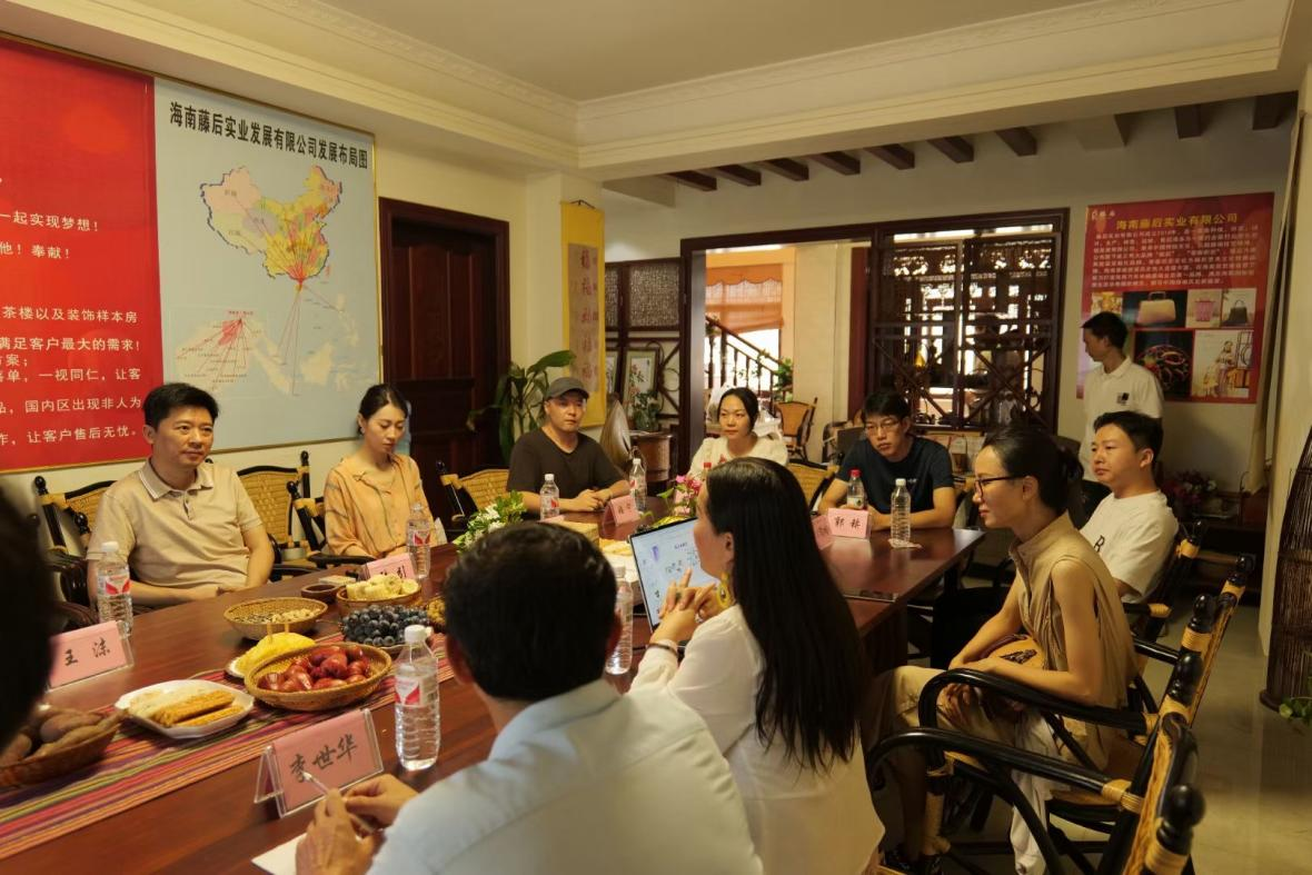 美术学院与海南藤后实业携手共筑校企合作设计教育与实践新篇章