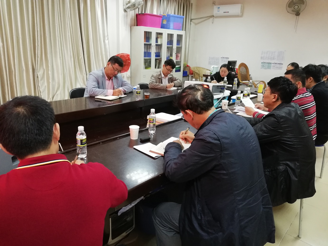 美术学院党委召开2018年度民主生活会