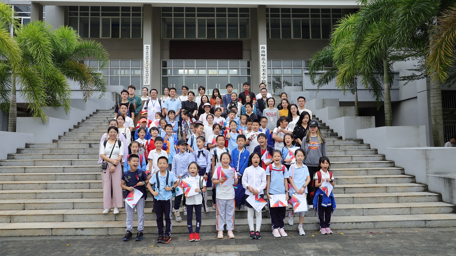 星空游戏官方“黎锦”传承基地项目与微城未来学校开展实践培训活动