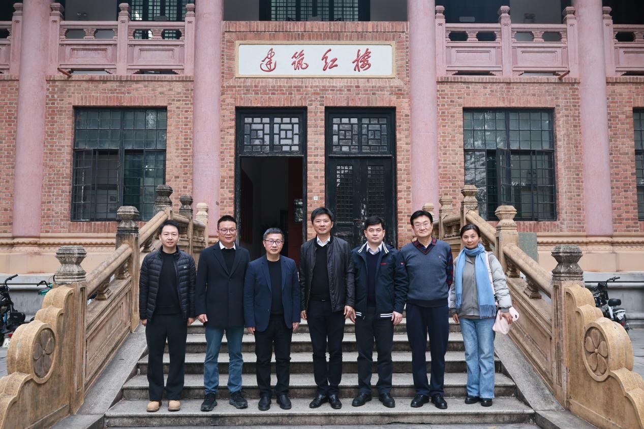 张引教授签署华南理工大学亚热带建筑与城市科学国家重点实验室与星空游戏官方共建海南