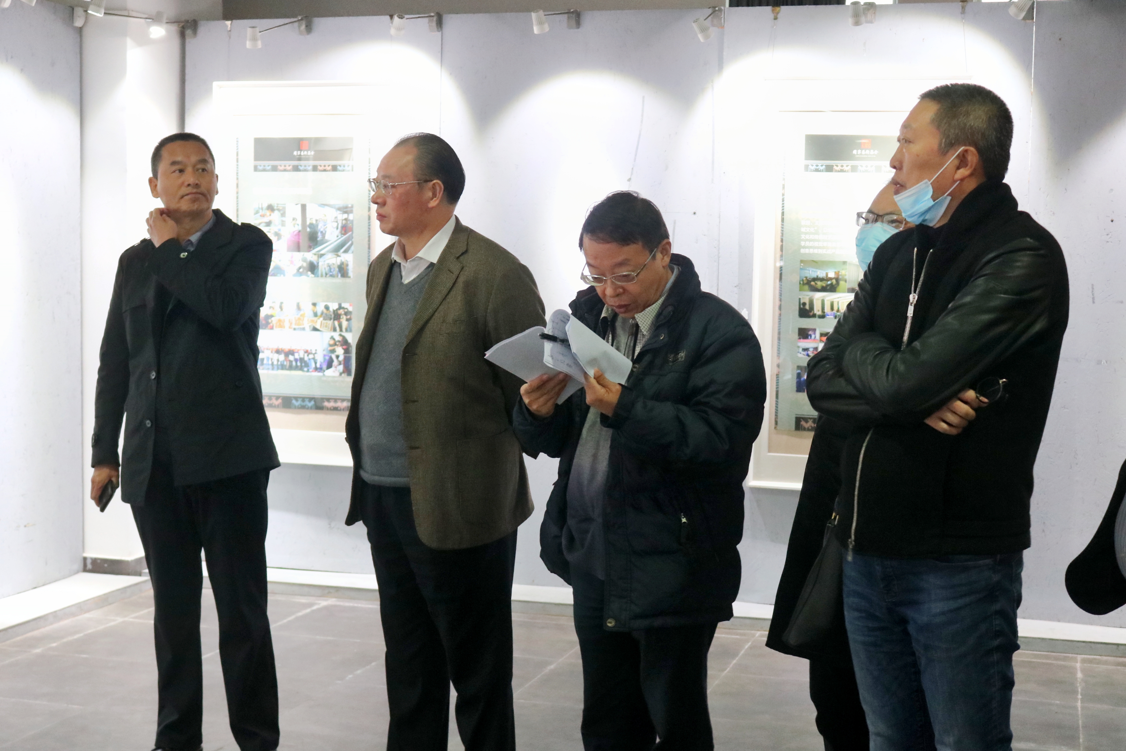 星空游戏官方省级特色重点学科——美术学  教育厅评估专家组到我院进行评估验收实地考