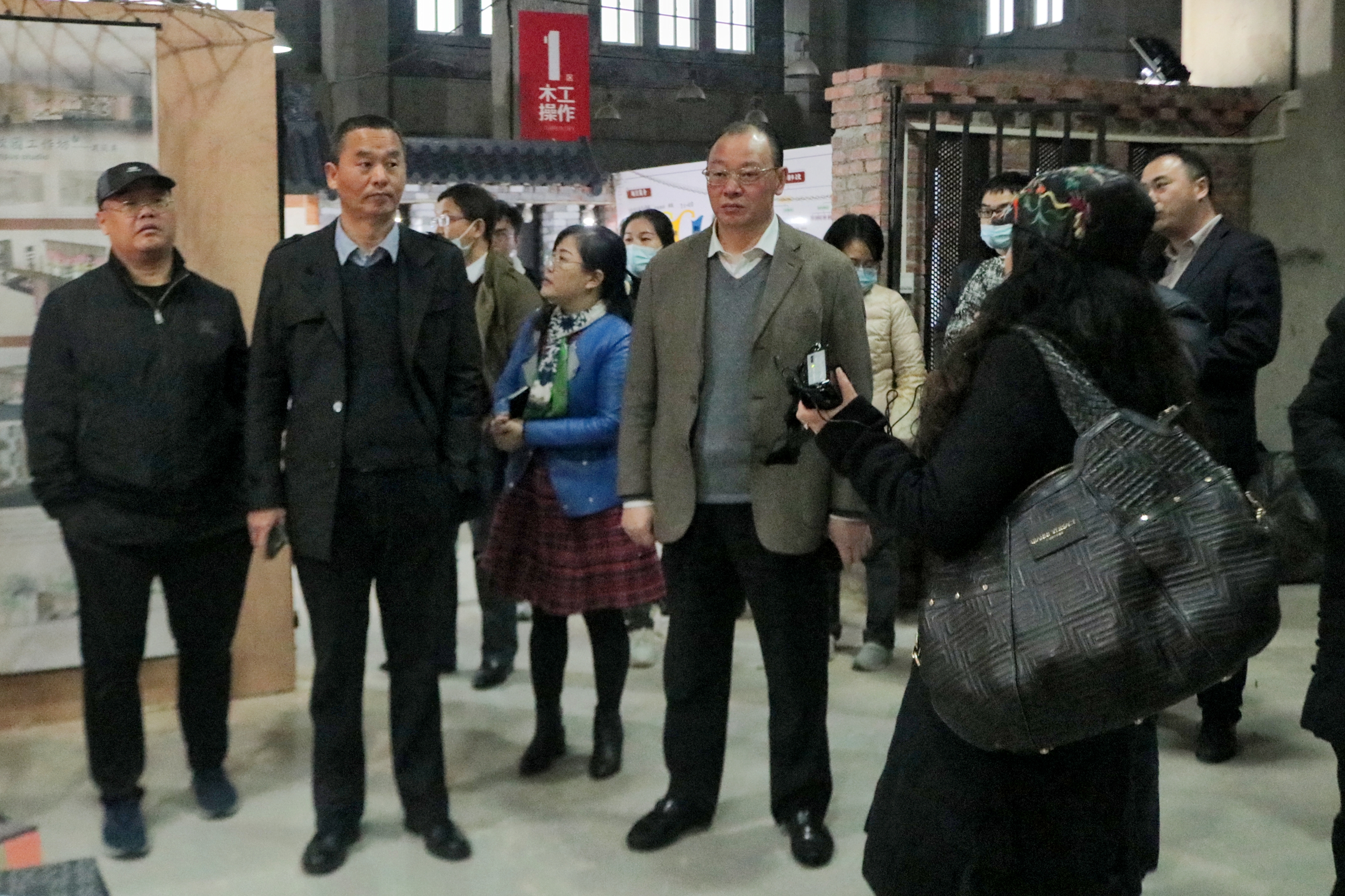 星空游戏官方省级特色重点学科——美术学  教育厅评估专家组到我院进行评估验收实地考