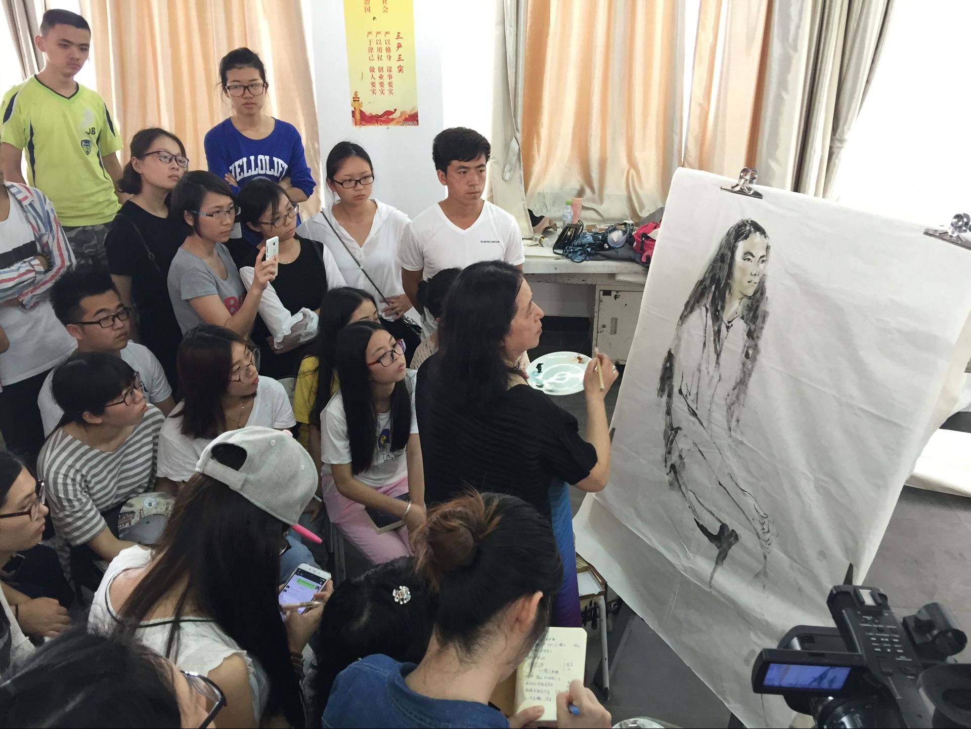 美术学院学术活动之二：著名中国画家王雅平教授来我院指导教学