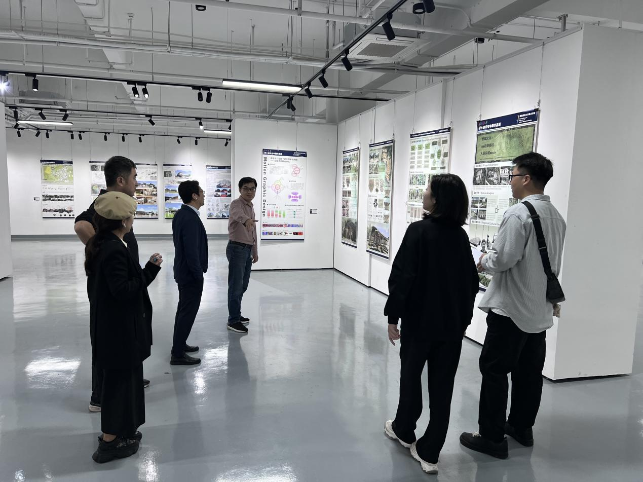 美术学院举办2021级硕士研究生中期展