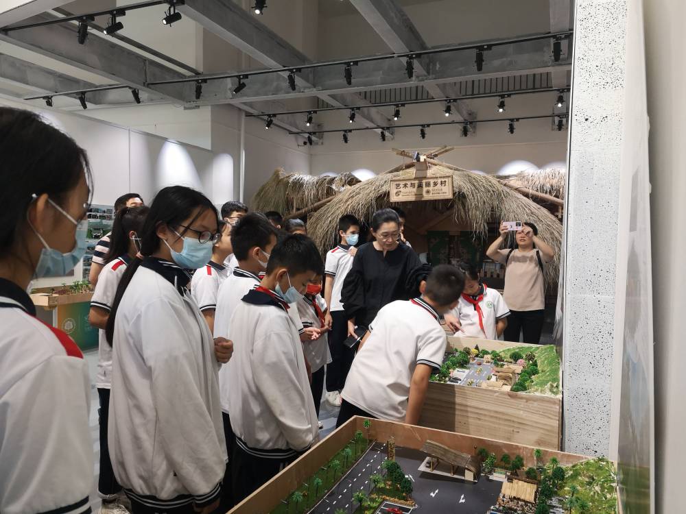 白沙、昌江中学师生来美术学院美育研学