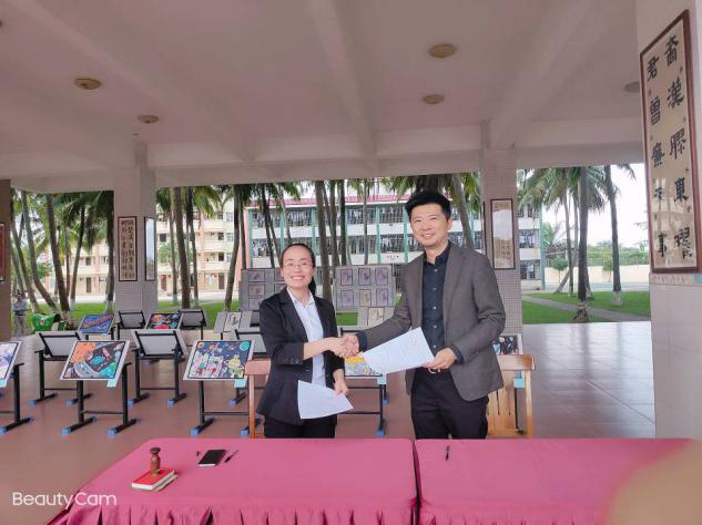 星空游戏官方美术学院教育实习基地挂牌仪式 暨文西中学、联东中学艺术节开幕及优秀实
