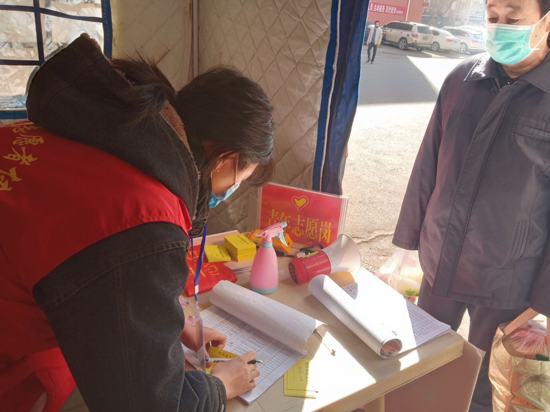 疫情来临不退缩，勇往直前显担当