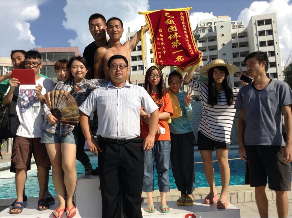 2014校游泳比赛美术学院勇摘乙组团体第一