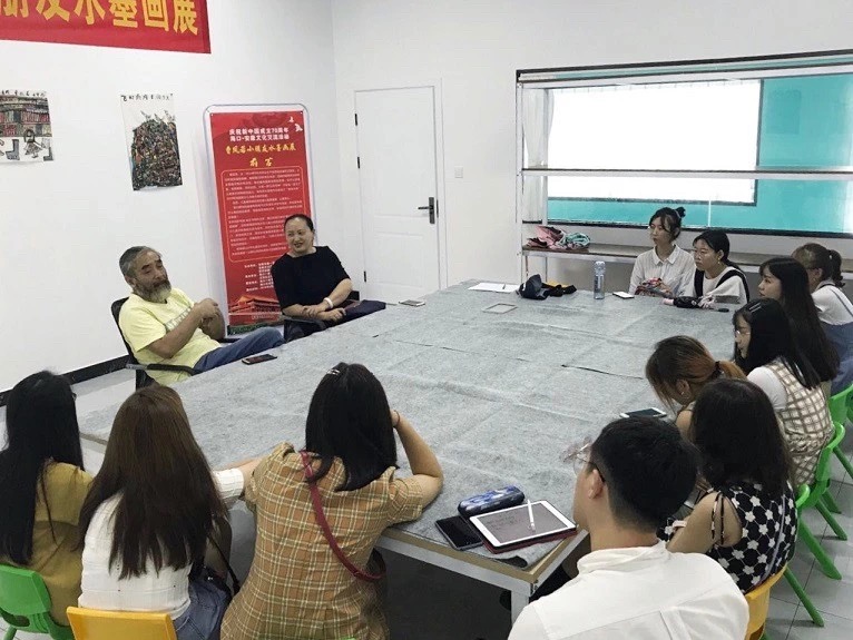 19级学科教学（美术）硕士生参观安康儿童木刻版画展览