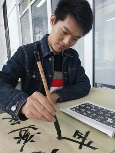 我校美术学院书法专业张琪璘、李坤朋同学作品入展全国第二届行书作品展