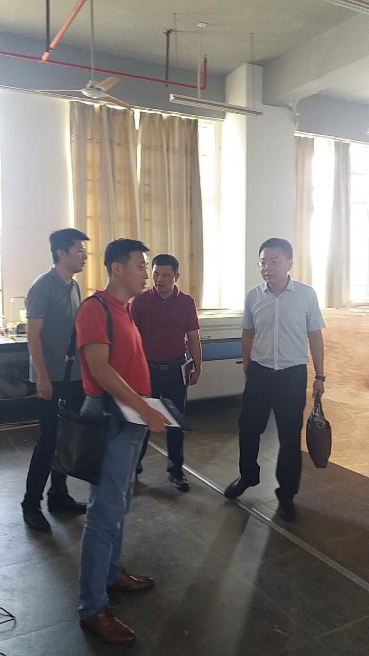 学校督查小组一行来美术学院督查安全稳定工作