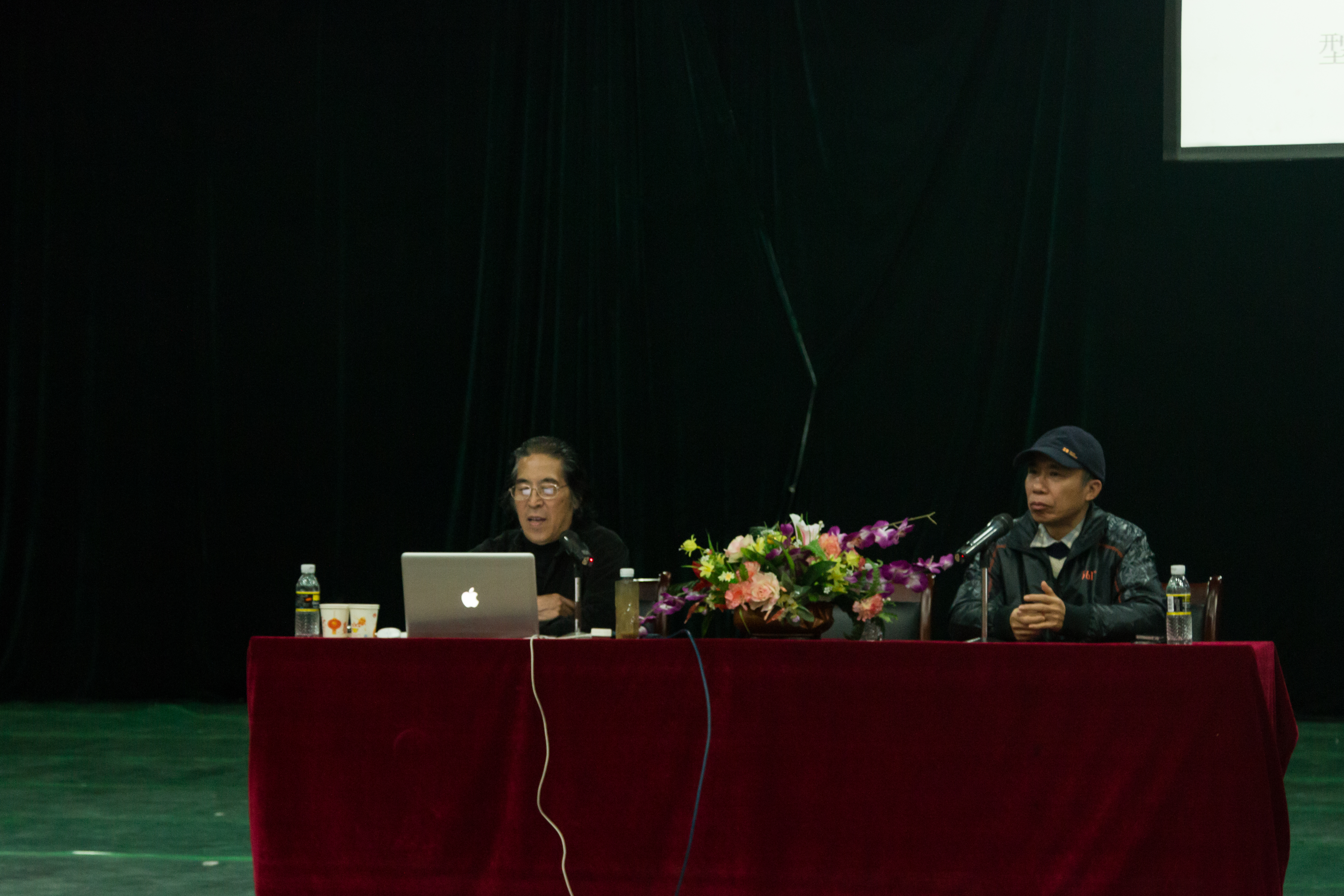 刘曦林教授为我院师生讲座