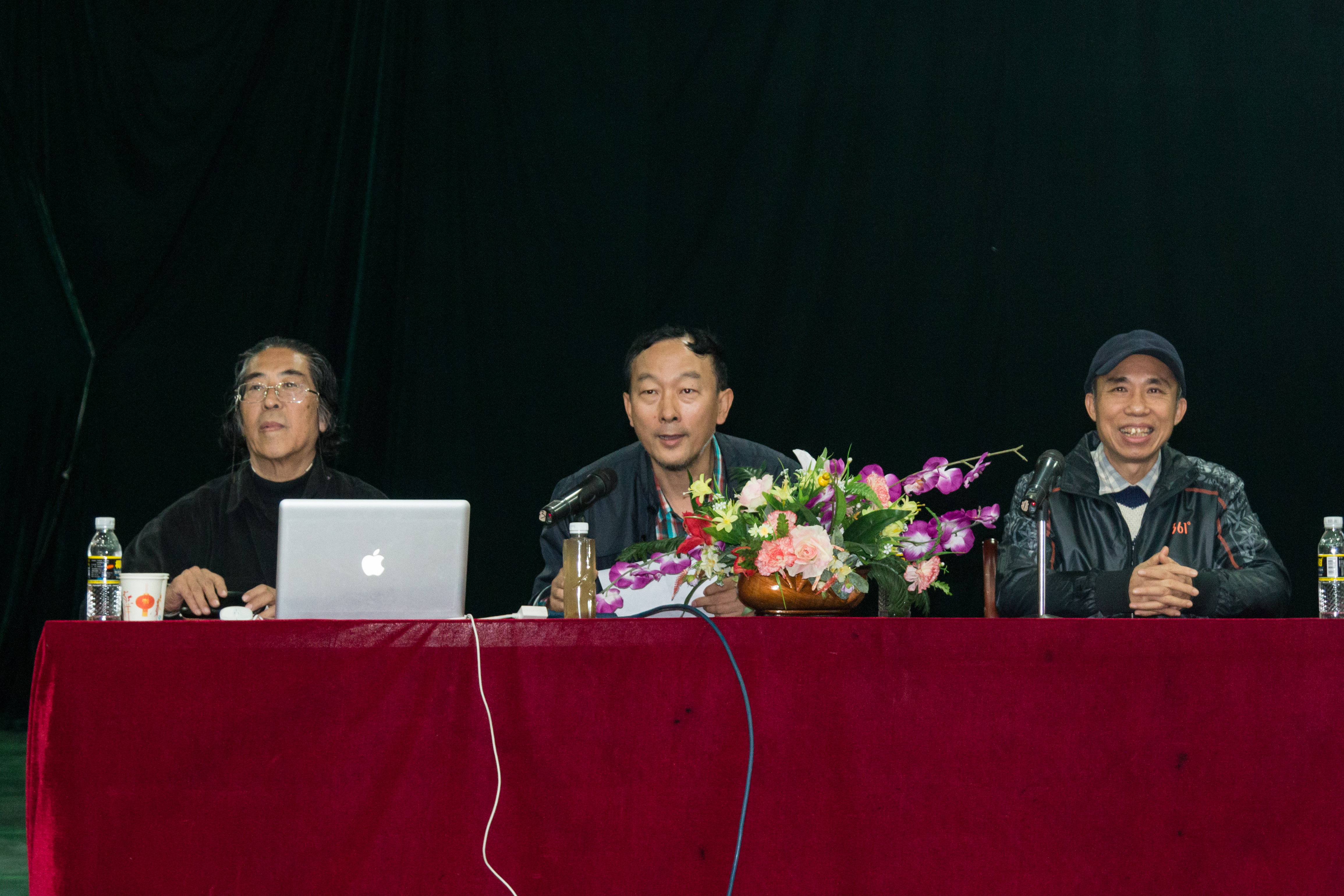 刘曦林教授为我院师生讲座