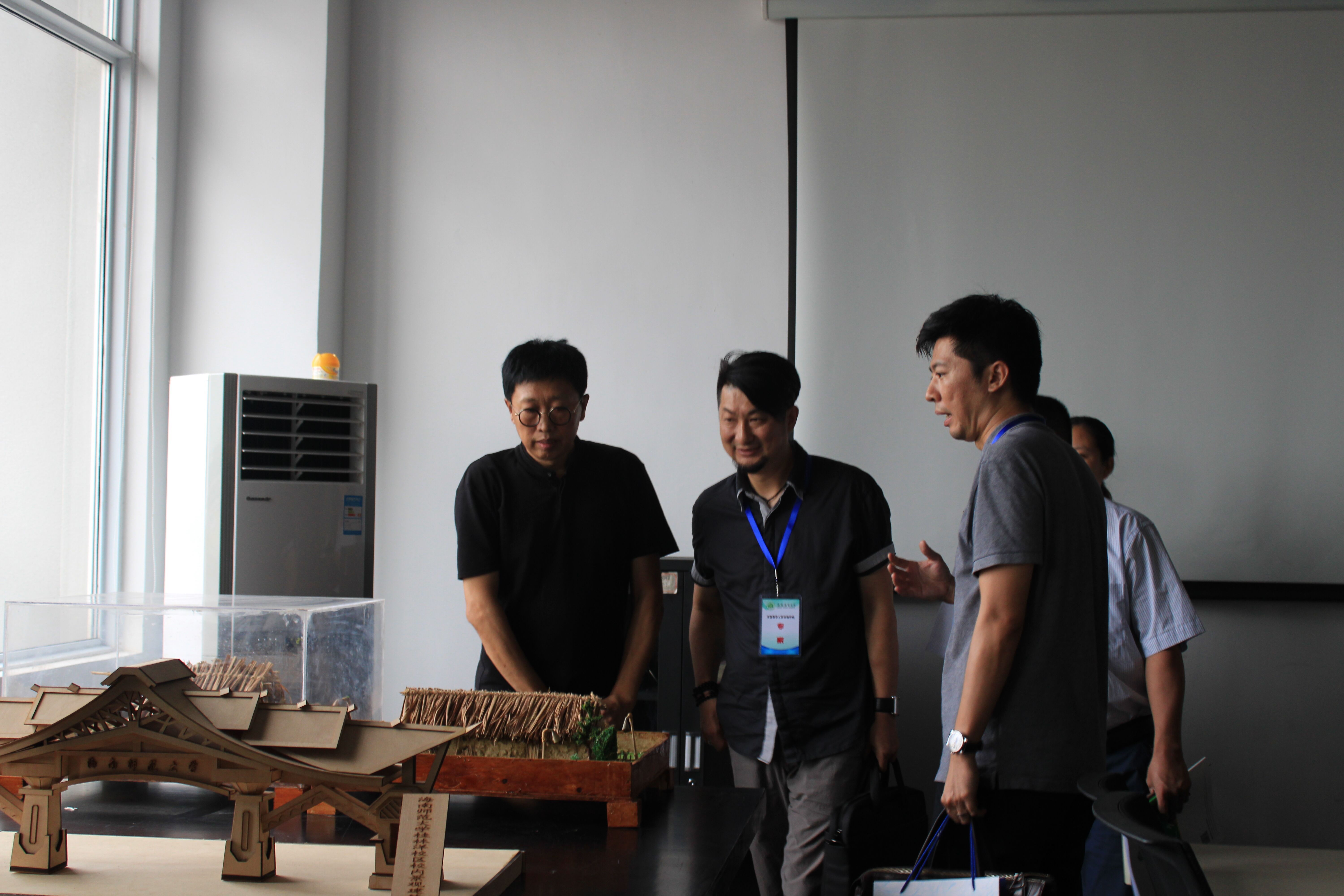 美术学院积极迎接本科教学预评估专家考察工作