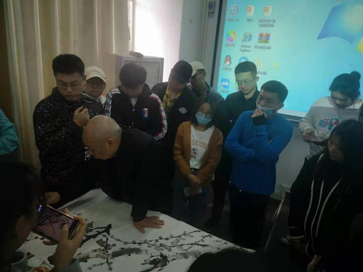 美术学院邀请中国美协会员、国画家曾景祥教授讲座