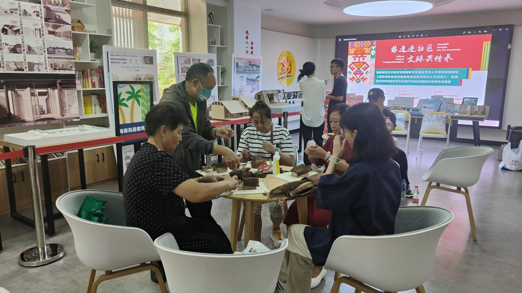 “非遗进社区  文脉共传承”——高校文创设计展走进社区