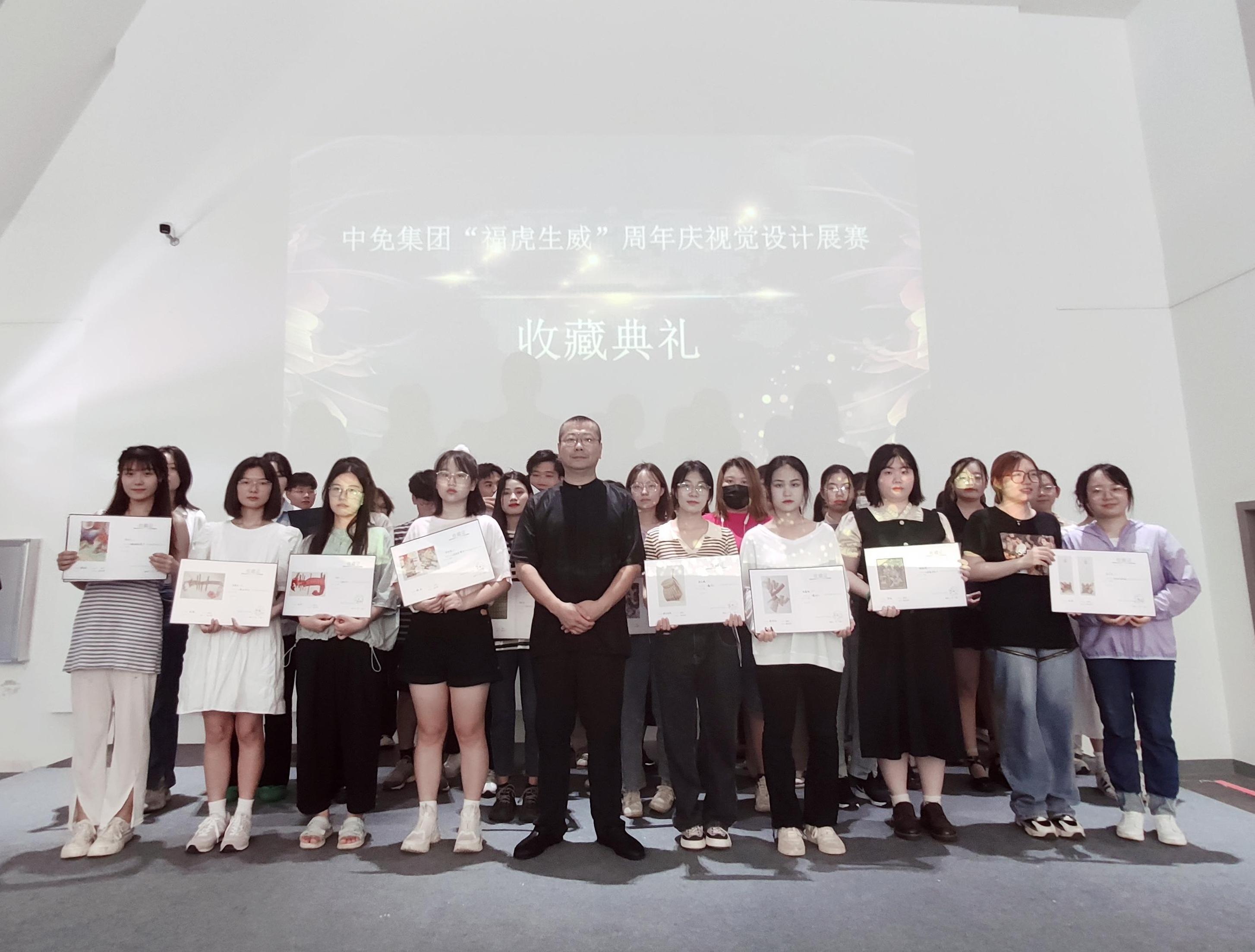 美术学院隆重举行“树学院经典，展时代新风”——美术学院优秀作品颁奖、收藏典礼