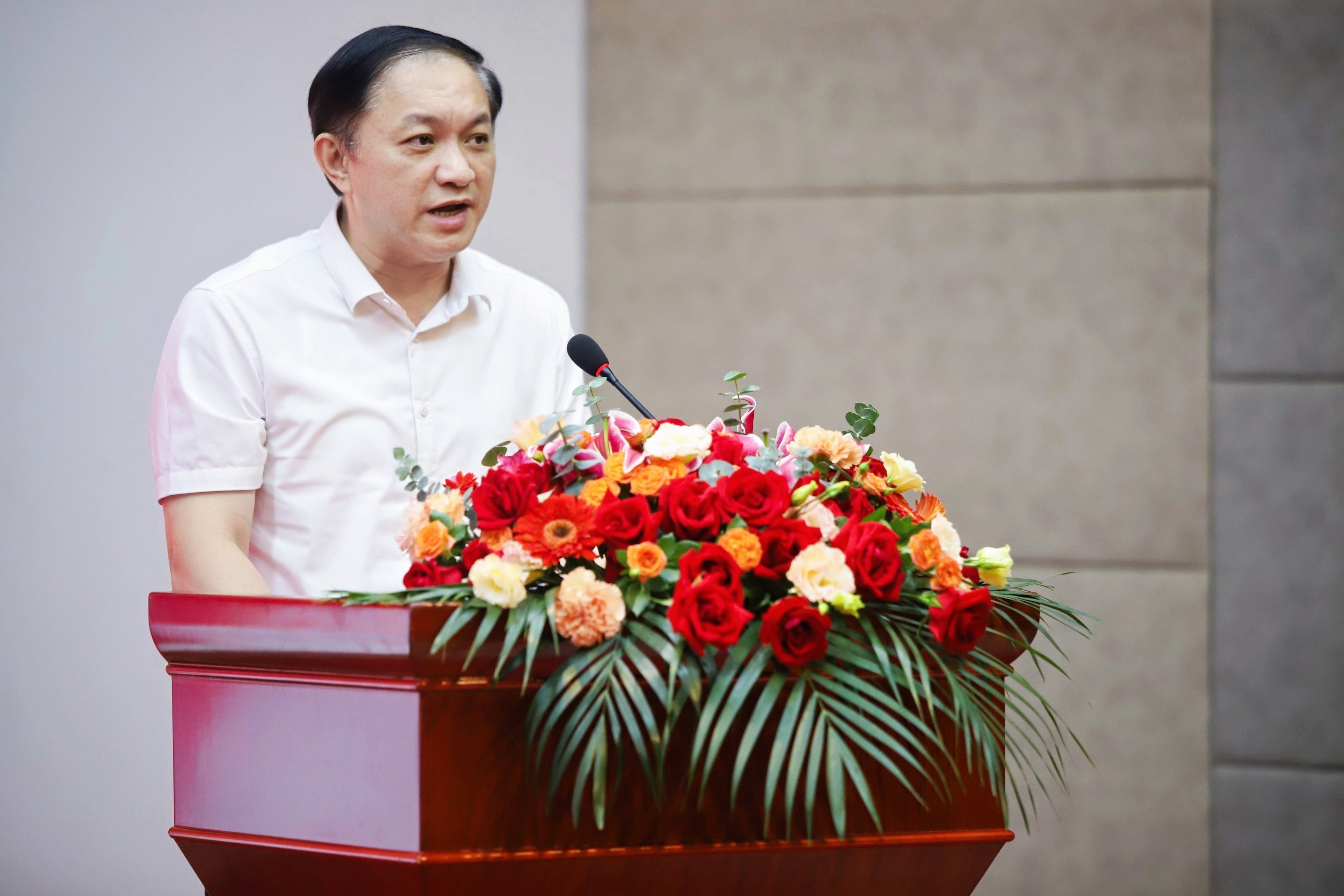 弘扬琼崖革命精神  普及爱国美术教育——《海南红色经典故事系列绘本》新书发布会隆重