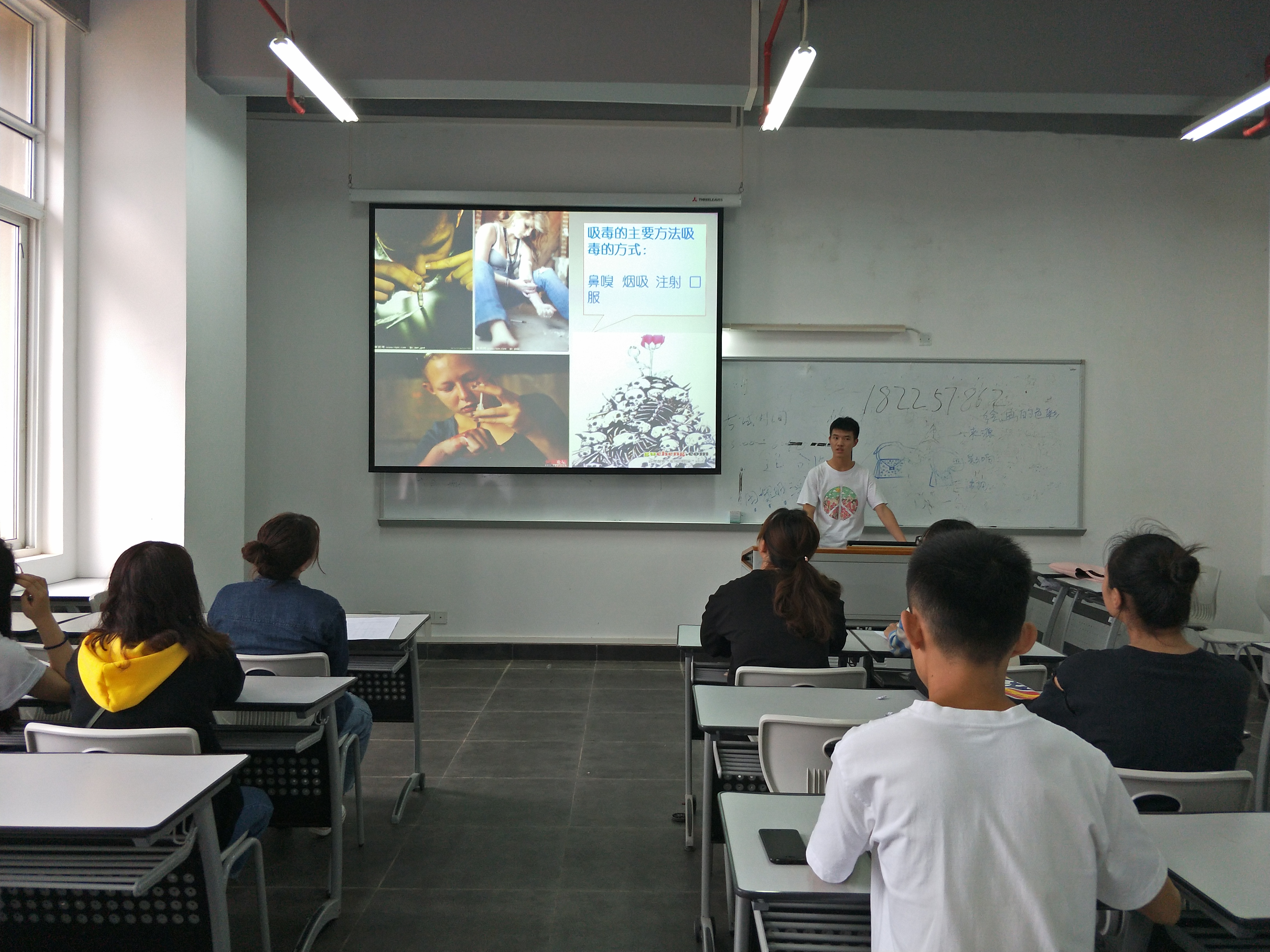 美术学院开展“远离毒品，珍爱生命”禁毒系列活动