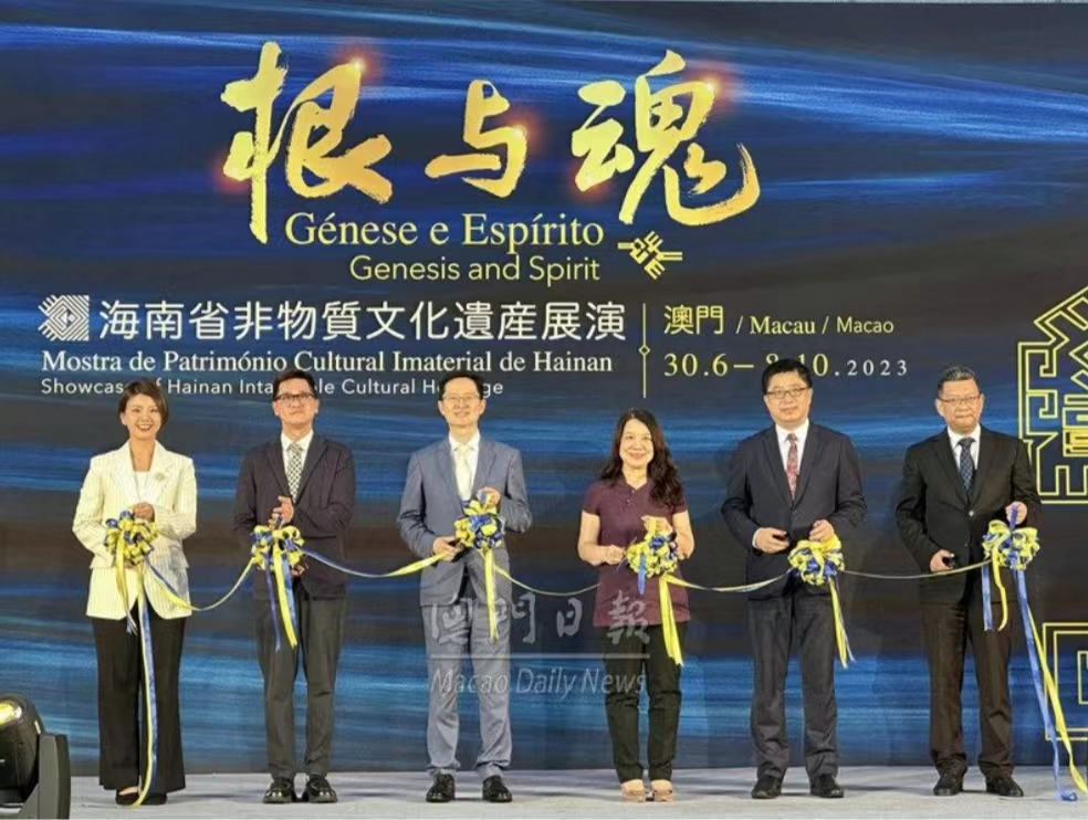 我院主持设计并成功完成“根与魂——海南省非物质文化遗产展览”策展与设计工作