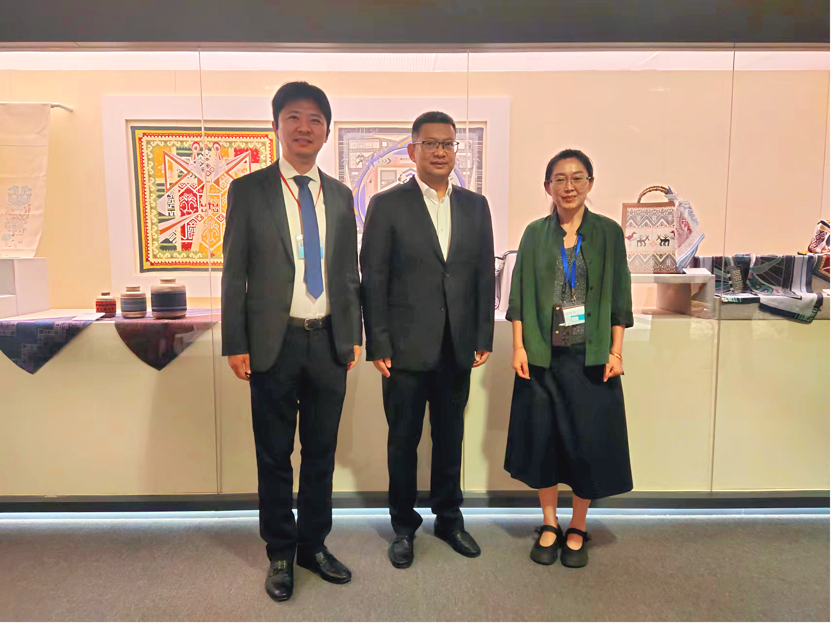 我院主持设计并成功完成“根与魂——海南省非物质文化遗产展览”策展与设计工作