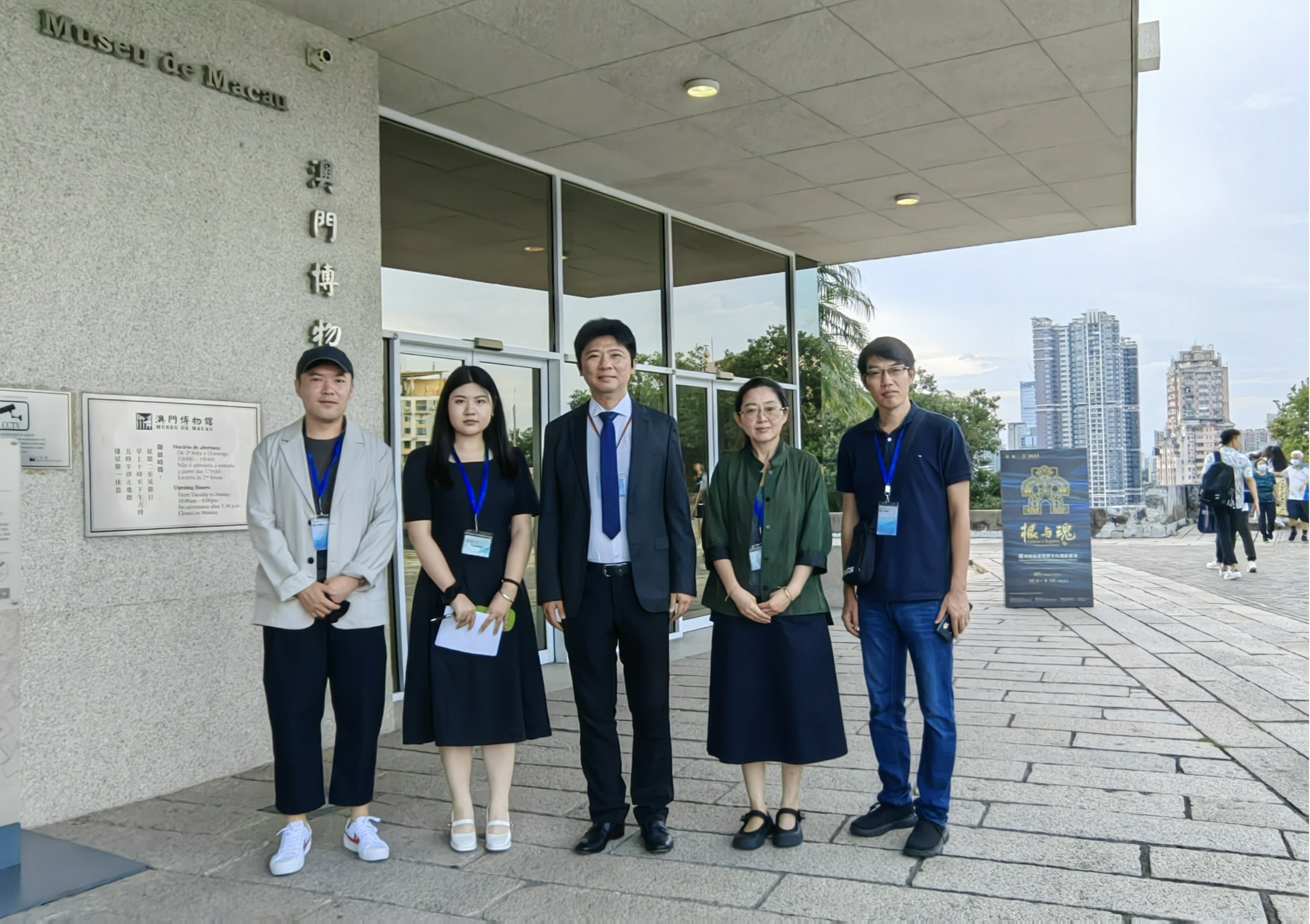 我院主持设计并成功完成“根与魂——海南省非物质文化遗产展览”策展与设计工作