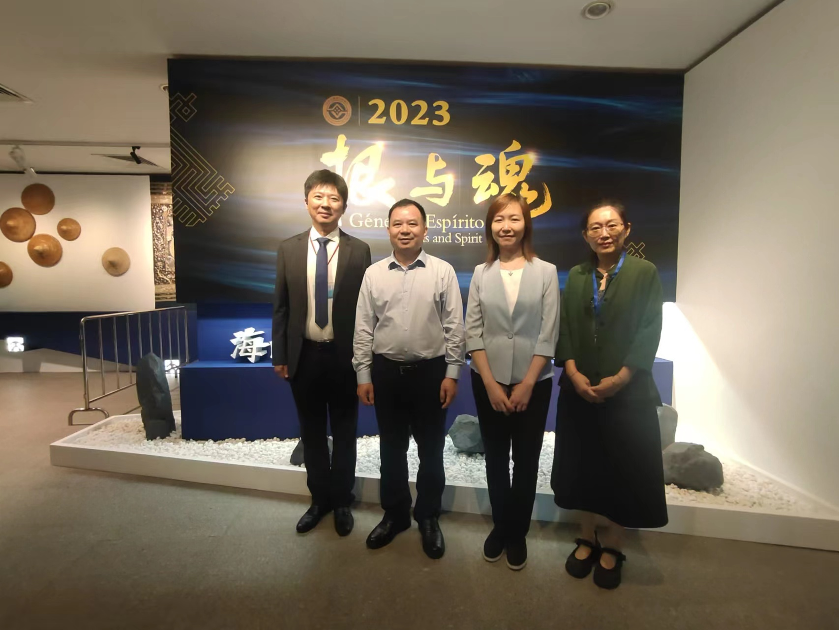 我院主持设计并成功完成“根与魂——海南省非物质文化遗产展览”策展与设计工作