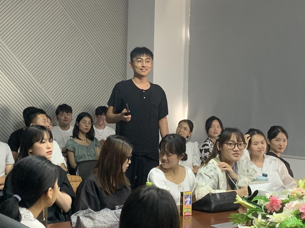 美术学院举办2021级硕士研究生新生见面会