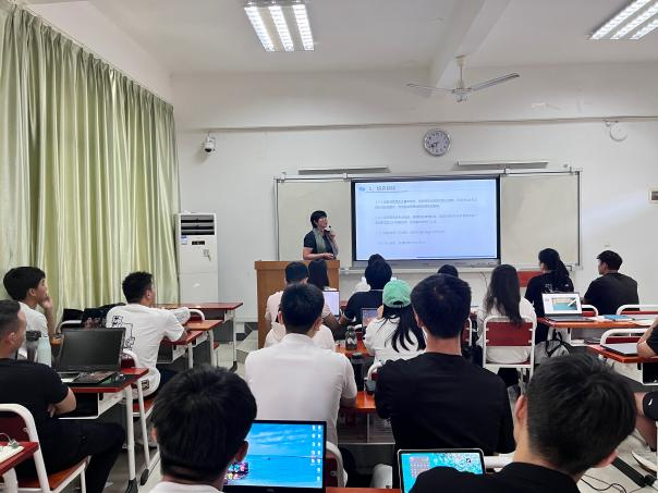 记我院召开2023级专业型硕士研究生专业教育会