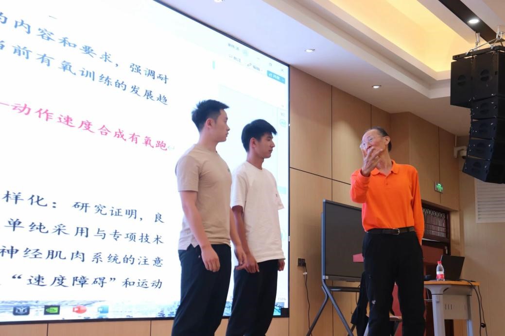 我院开展“学习思考做新时代优秀的体育教师”讲座