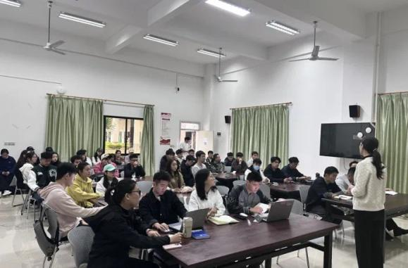 记我院开展硕士研究生安全教育会议