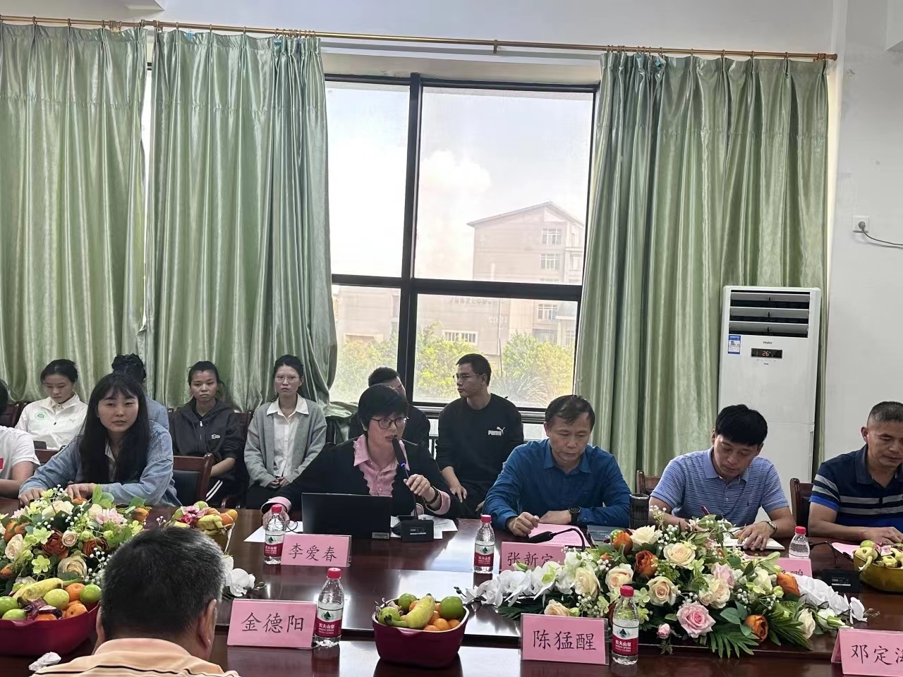 记我院召开学期末研究生教育工作大会