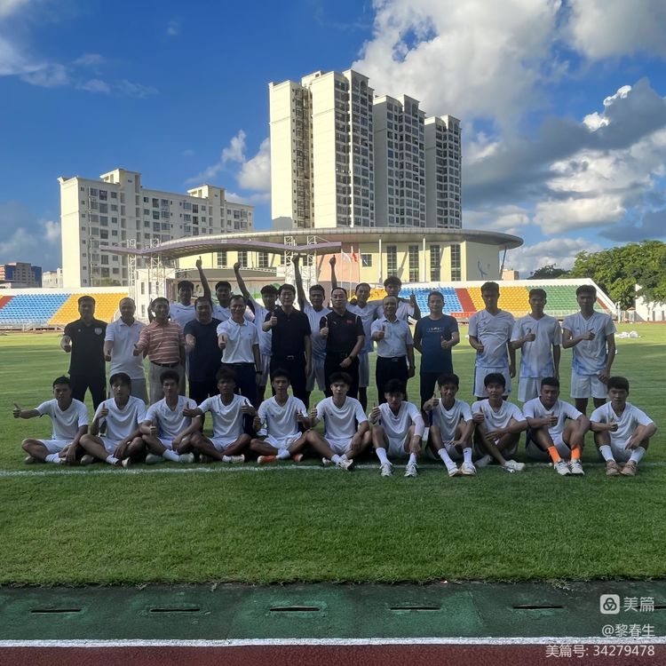 热烈祝贺我校男子足球队代表儋州市参加省运会足球赛获得冠军
