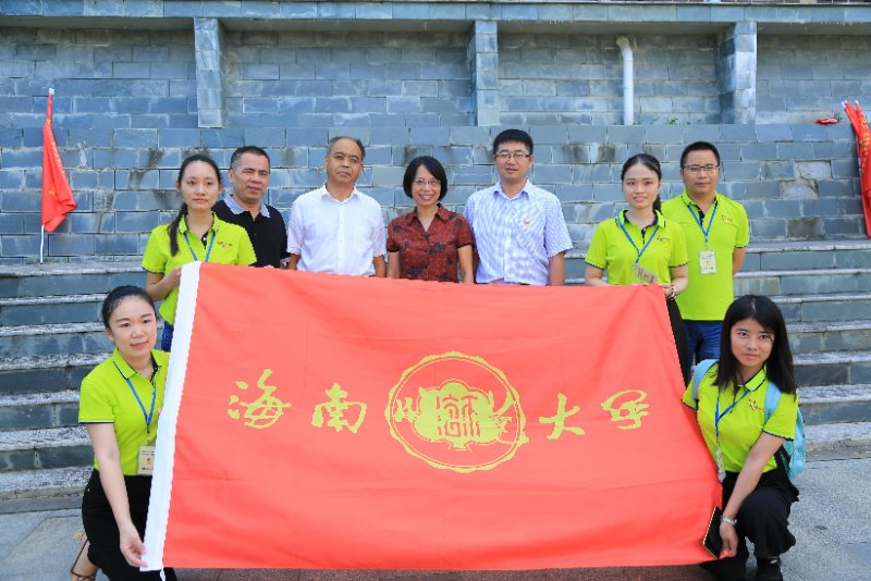 2018年“百名博士老区行—走进琼中”科技服务活动之星空游戏官方在行动