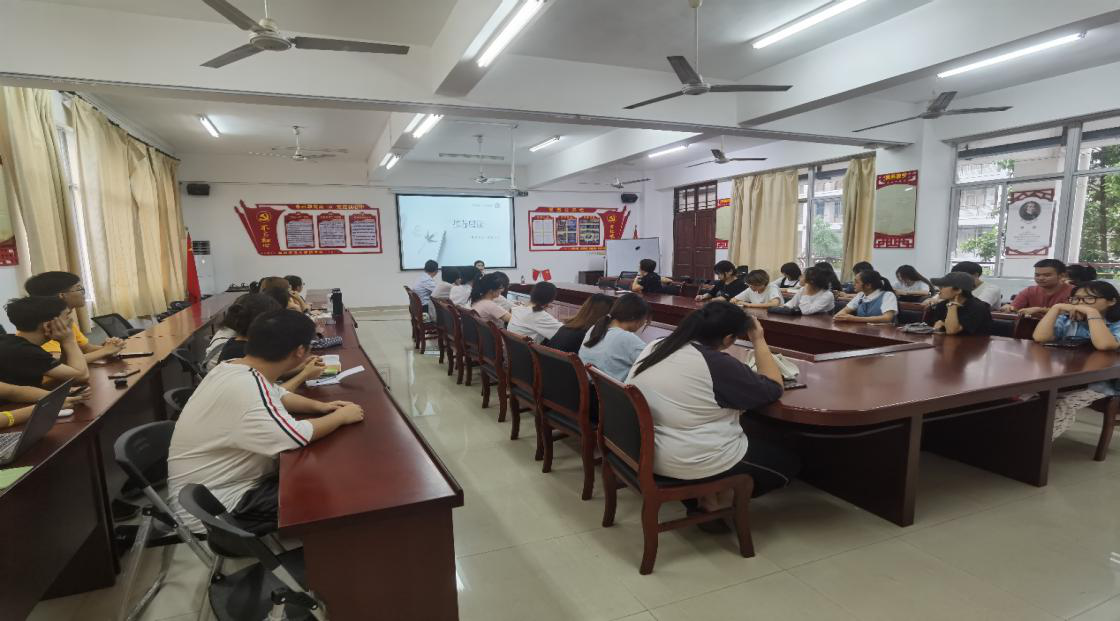 法学院举办读书交流会