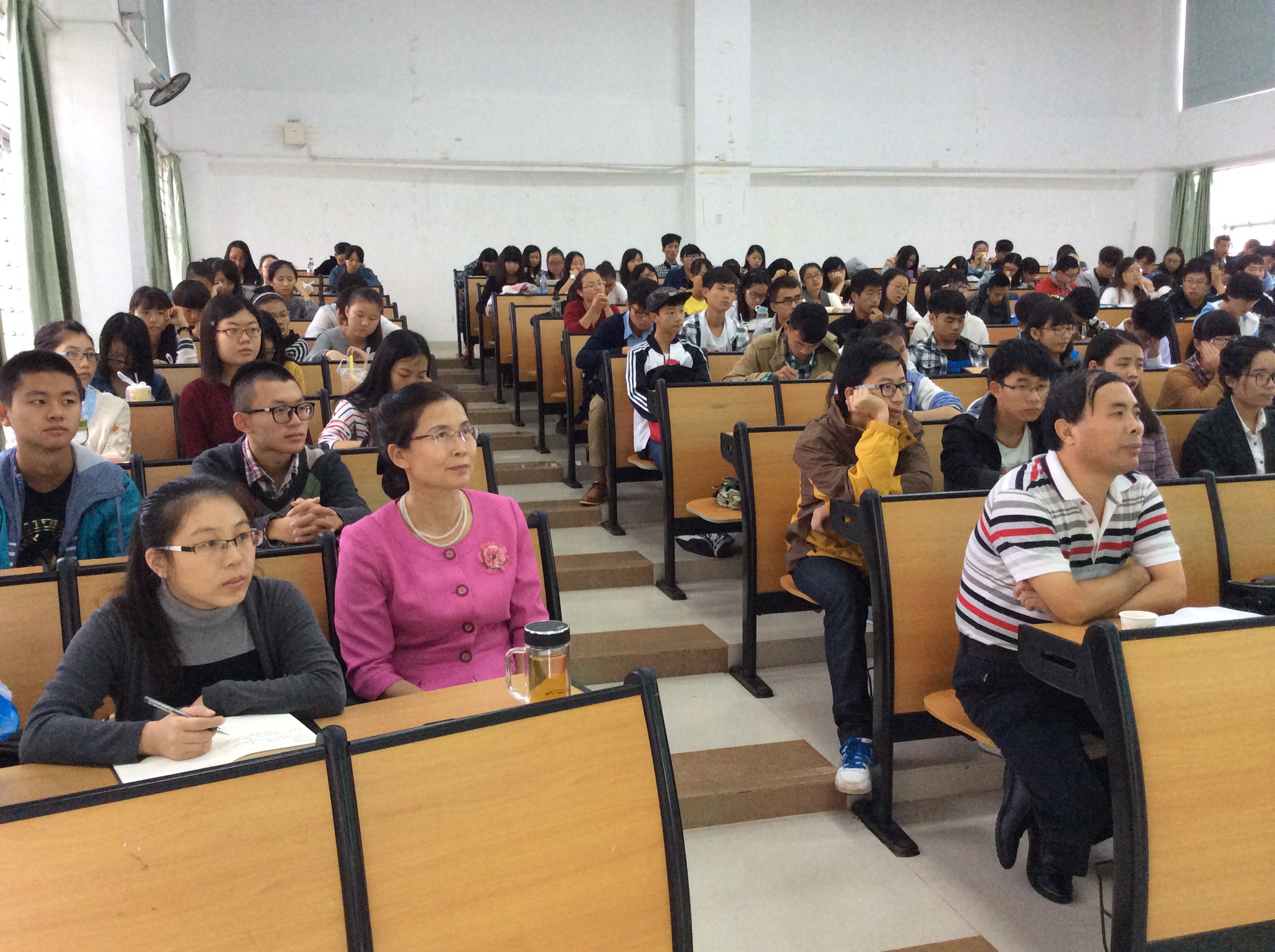 中科院法学理论专业博导刘作翔教授到政法学院进行讲座