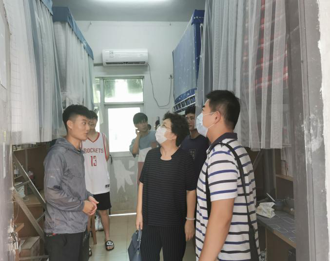 育人在心，温暖到寝——我院开展新学生走访学生宿舍活动