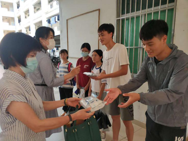 育人在心，温暖到寝——我院开展新学生走访学生宿舍活动