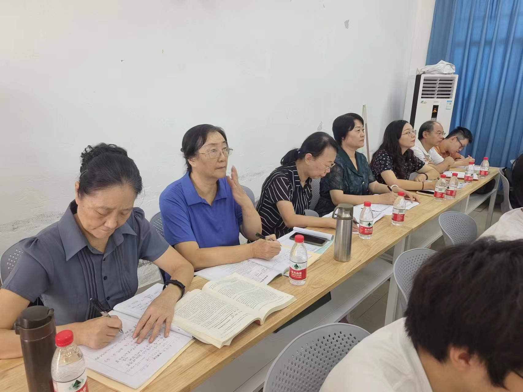 学院领导深入课堂听评课 法学院本学期“示范课·公开课”活动取得良好成效