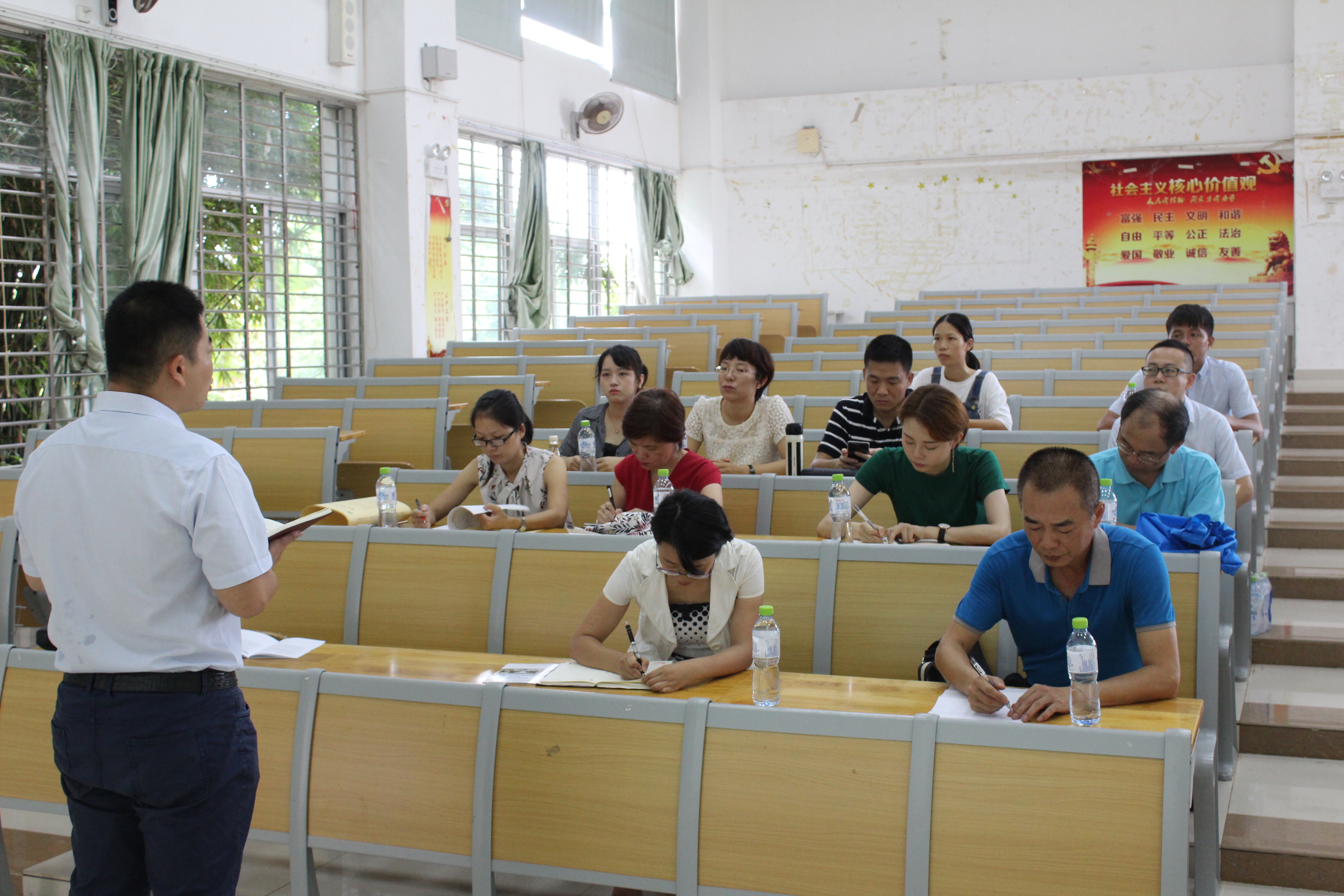 法学院召开本科教学工作审核评估教师动员大会