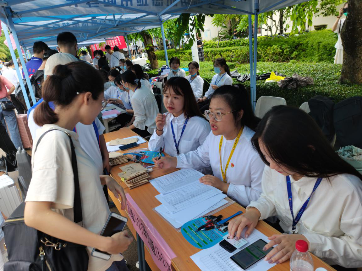 来一场温暖的相遇——记法学院迎新工作圆满结束