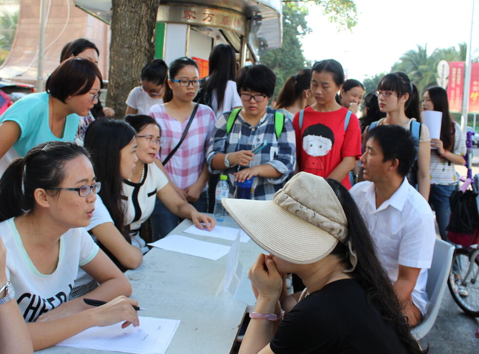 学法与守法并重，平安与幸福相依——记政法学院2012级法学班法律社区服务活动