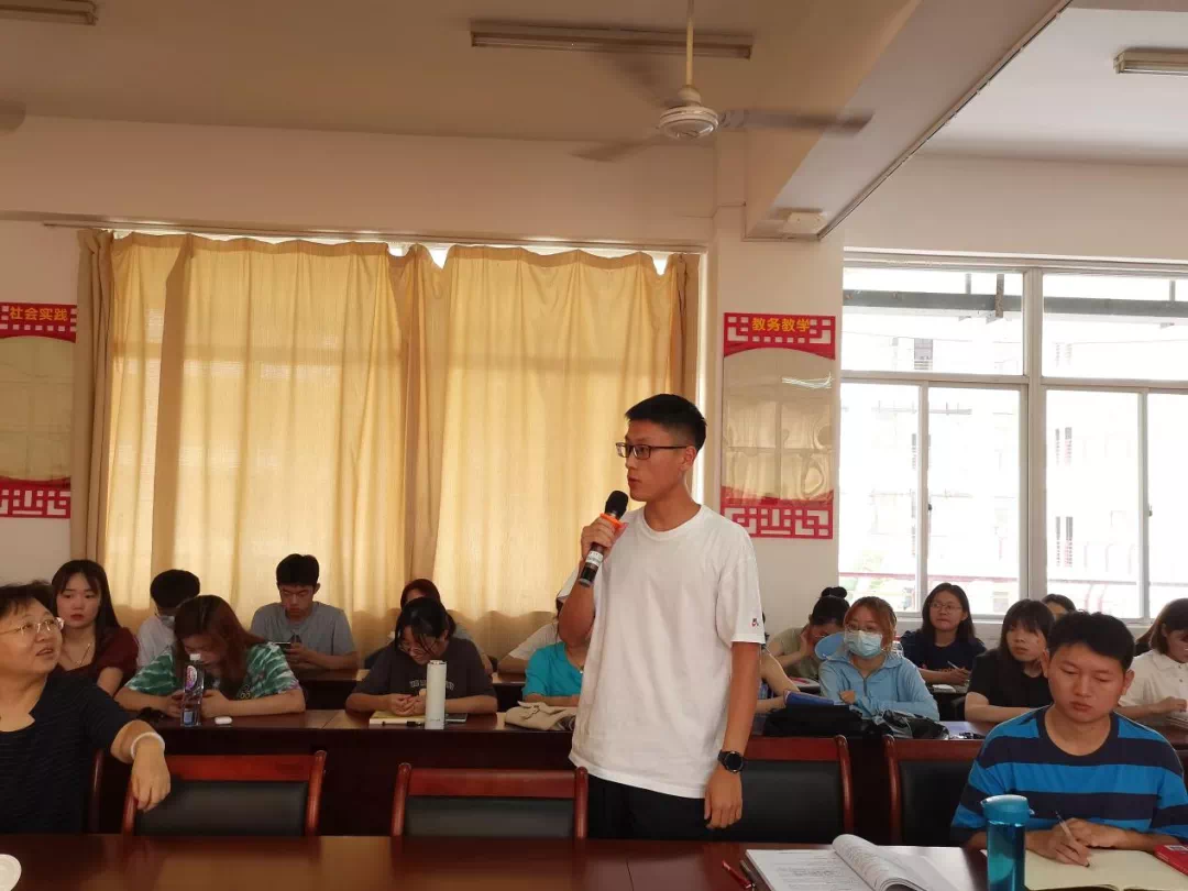 海南大学法学院副院长阎二鹏教授莅临 星空游戏官方法学院作考研专题讲座