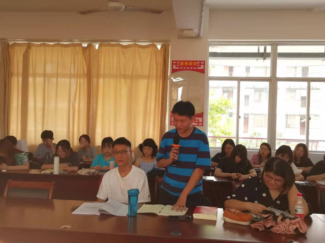 海南大学法学院副院长阎二鹏教授莅临 星空游戏官方法学院作考研专题讲座